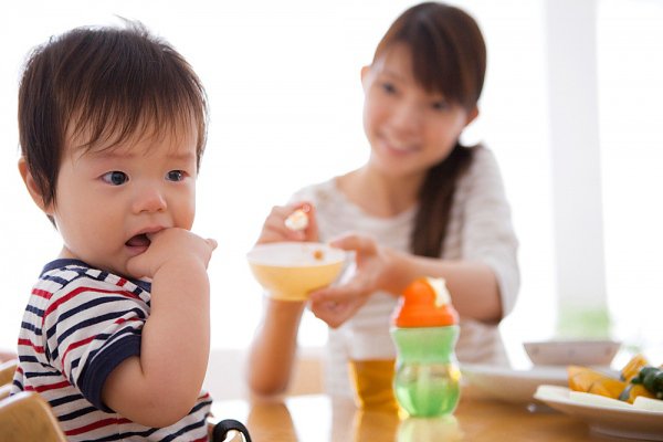 Các dấu hiệu cho thấy bé 1 tuổi biếng ăn
