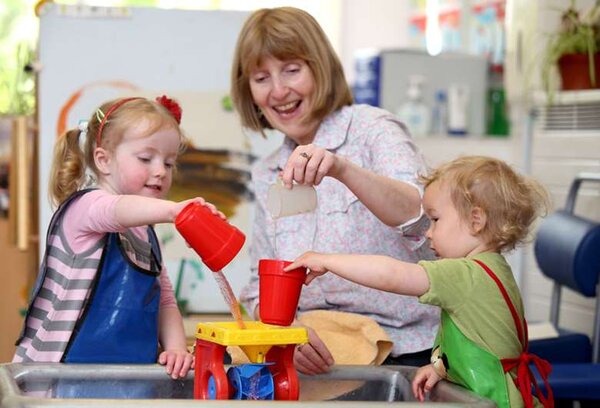 Trò chơi Montessori là cầu nối giúp gắn kết mẹ và bé