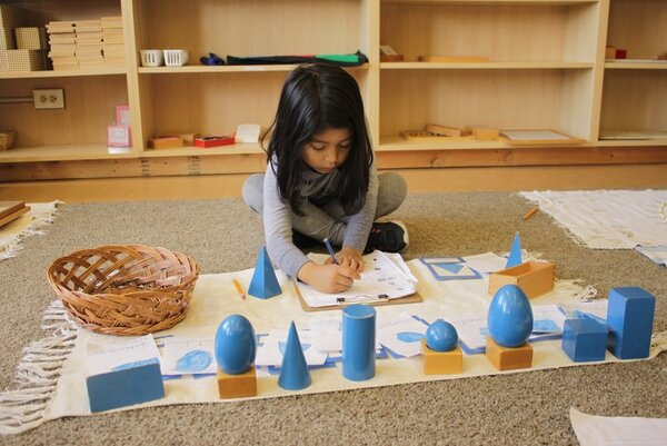 Phương pháp giáo dục Montessori hướng đến sự độc lập của trẻ
