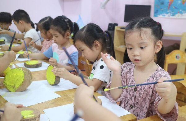 Trẻ được học theo tốc độ cá nhân trong phương pháp Montessori 