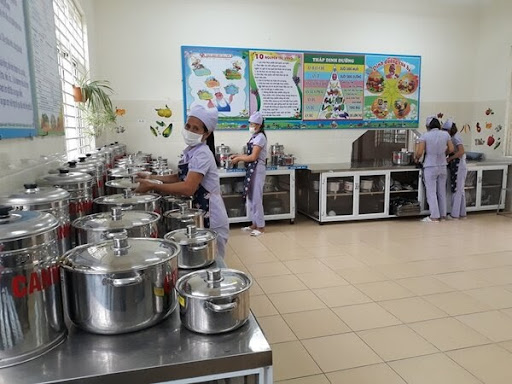Phòng ăn và bếp ăn phải đảm bảo tiêu chuẩn thiết kế trường mầm non đạt chuẩn quốc gia