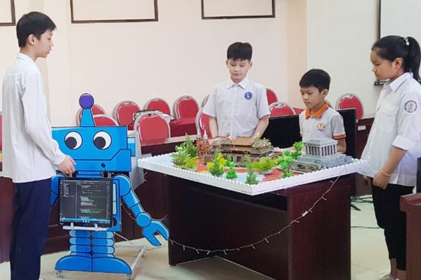 Dạy robot giúp học sinh học theo tốc độ của mình