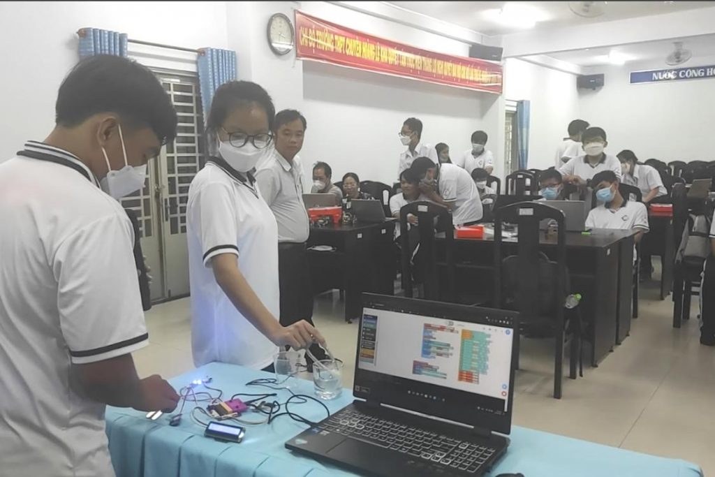 Các dự án STEM thú vị của học sinh tại buổi tập huấn STEM tại trường THPT chuyên Hoàng Lê Kha