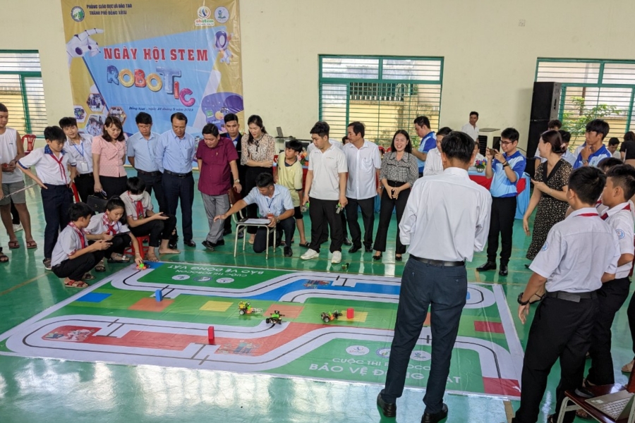 Cuộc thi Robocon tại ngày hội STEM ở Đồng Xoài