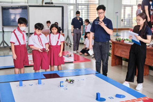 Đấu trường robot tại Hóc Môn cho hơn 100 học sinh