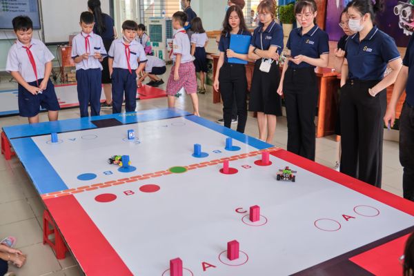 Đấu trường robot tại Hóc Môn cho hơn 100 học sinh