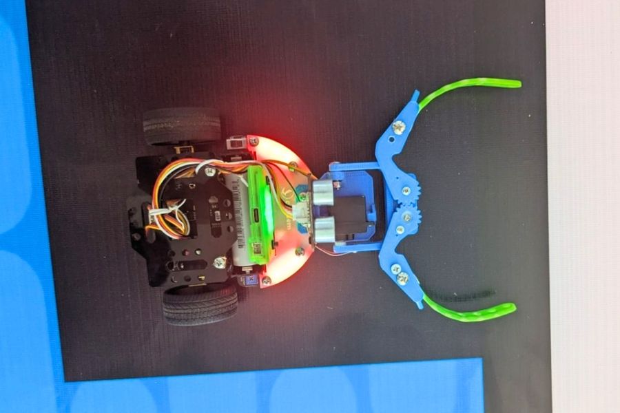 Ngoại hình độc đáo của robot Rover tại Ngày hội STEM cấp tiểu học ở Cần Thơ