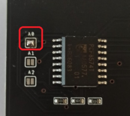 Hàn mối chì để thay đổi địa chỉ của màn hình I2C LCD