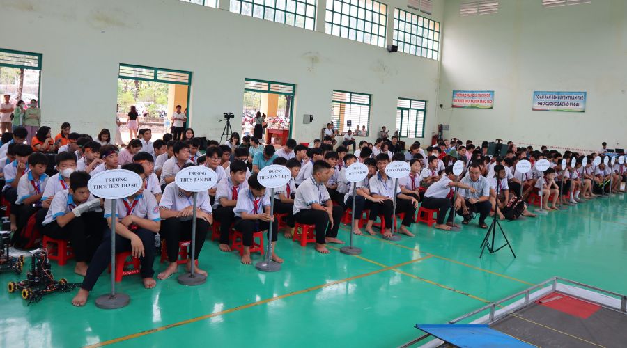 Hình ảnh cuộc thi Robocon tại Đồng Xoài, Bình Phước do OhStem hỗ trợ