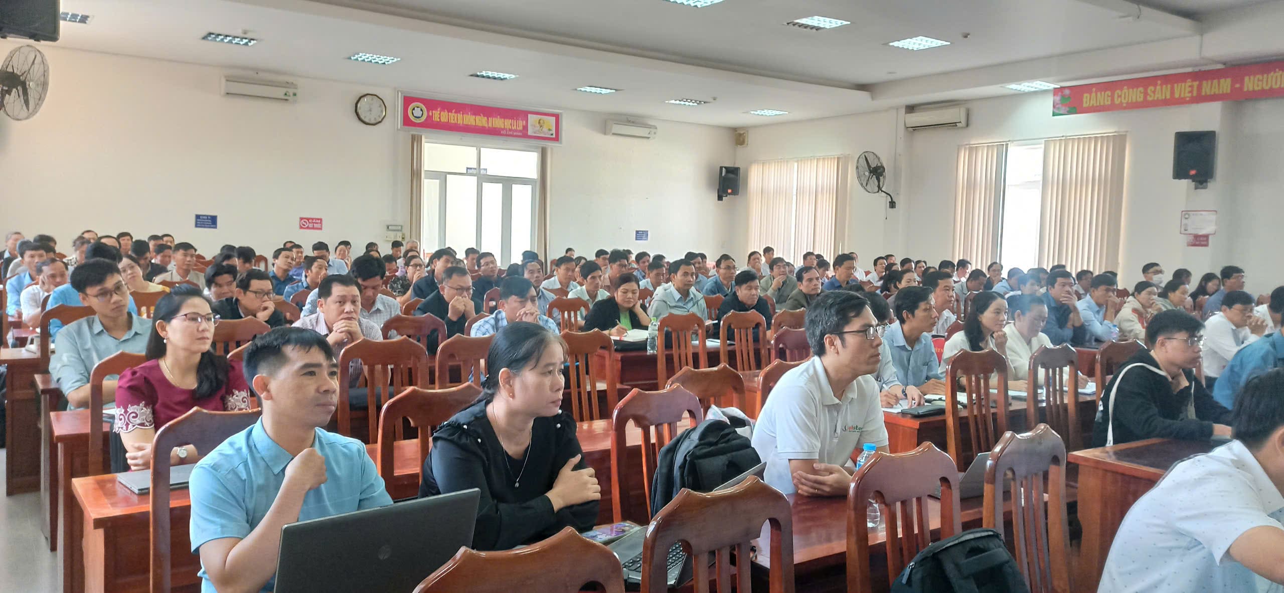 Tập huấn STEM tại Đồng Tháp cùng OhStem Education