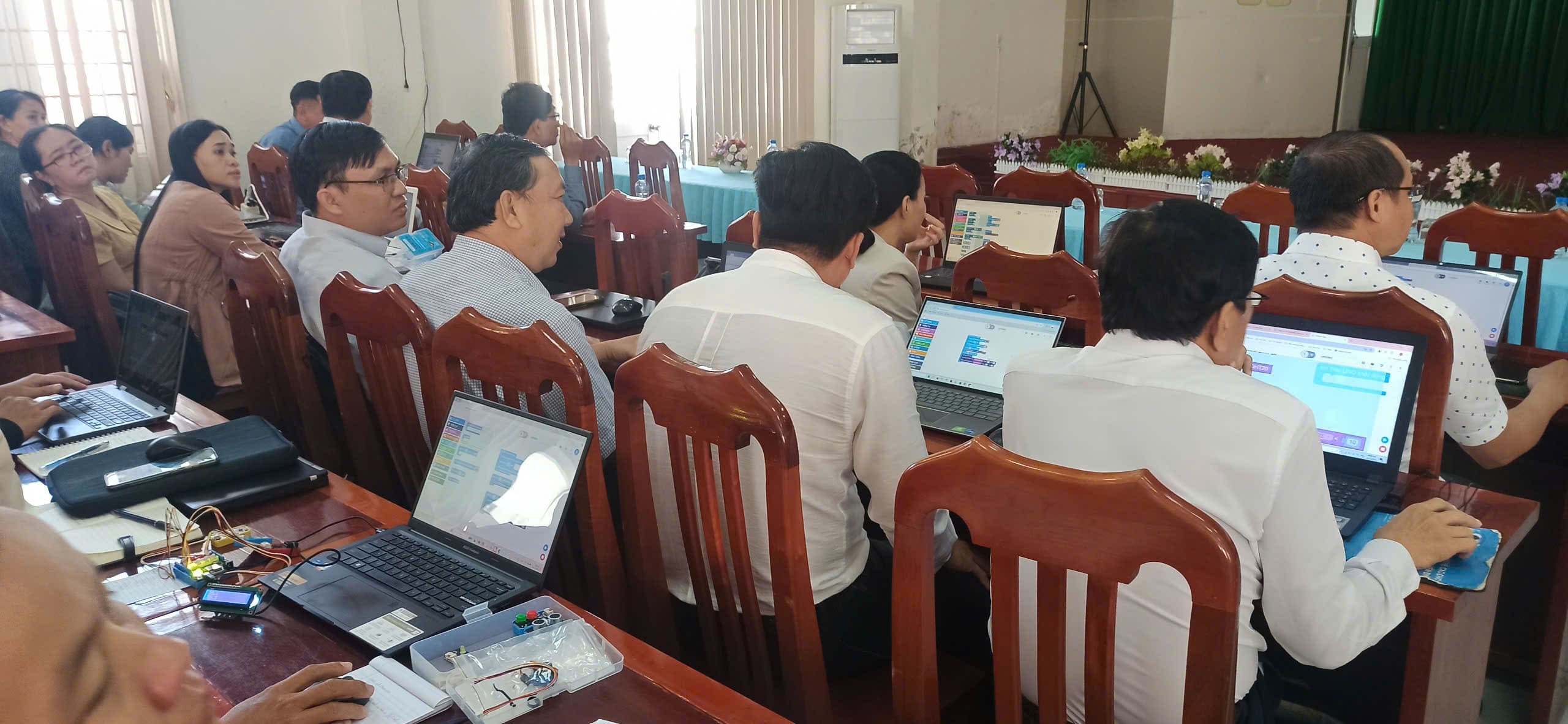 Tập huấn STEM tại Đồng Tháp cùng OhStem Education