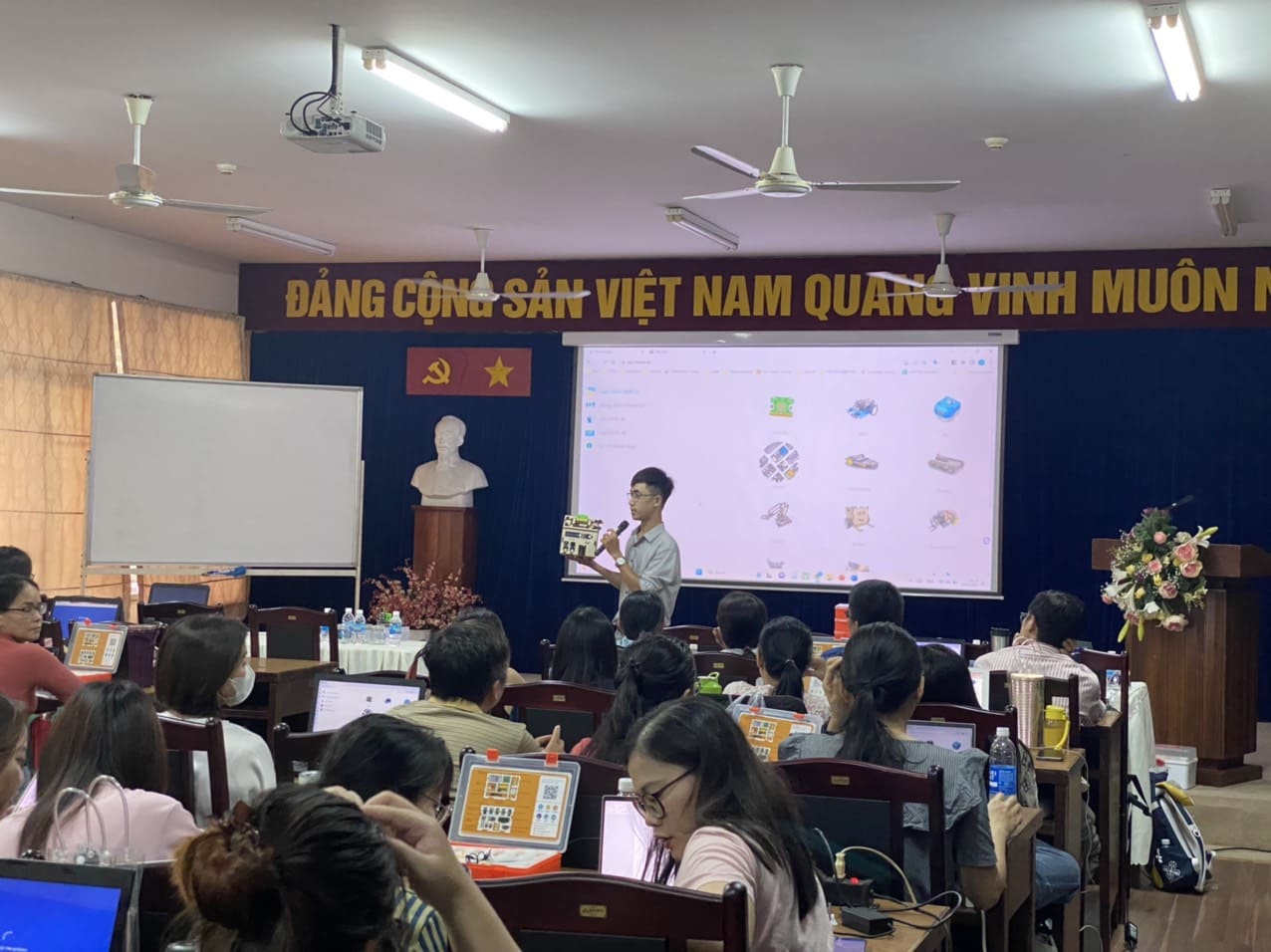 Triển khai STEM Robotics trong nhà trường