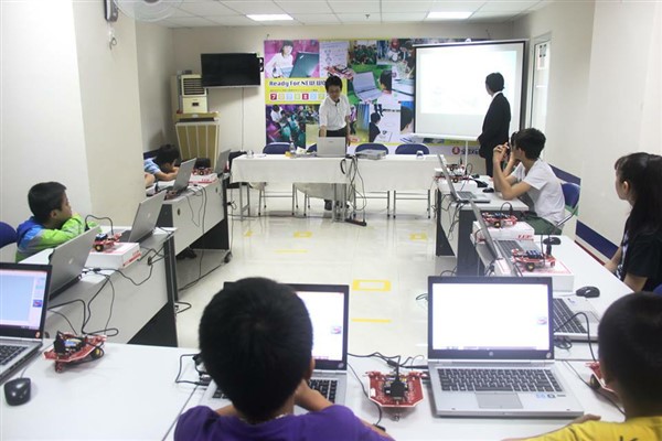 Thực hành robotics tại trường
