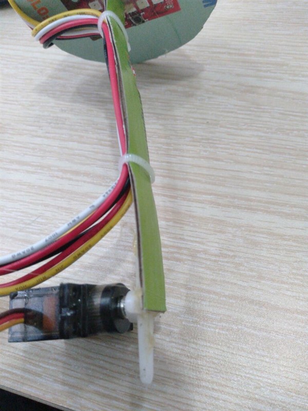 Dán hoa hướng dương và Servo