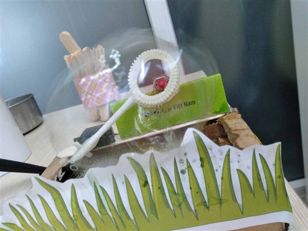 Pha nước cho máy thổi bong bóng
