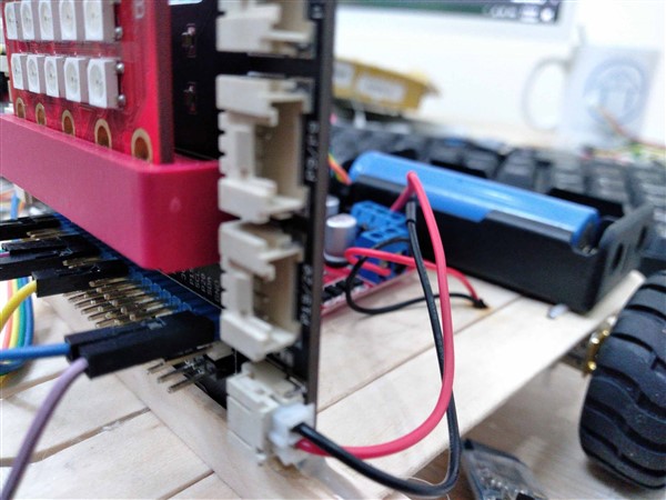 Cắm jack pin cho xe điều khiển