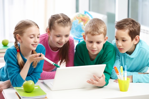 Giáo dục STEM giúp trẻ làm quen công nghệ, kỹ thuật
