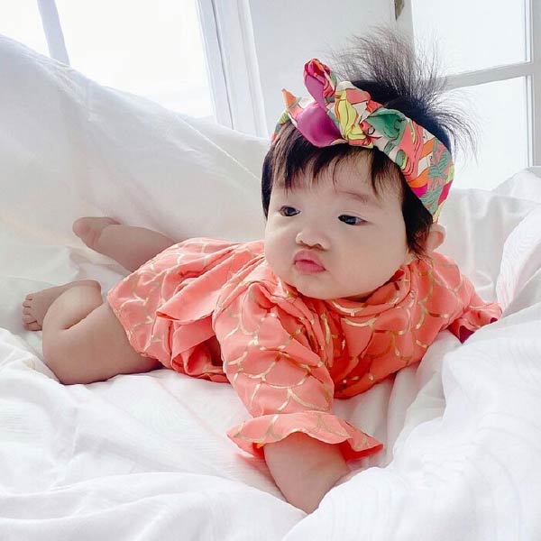 Cách chọn trang phục mùa hè cho bé gái đẹp mà đơn giản