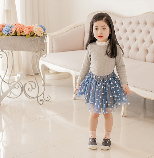 Cách chọn chất liệu vải mùa hè cho bé gái