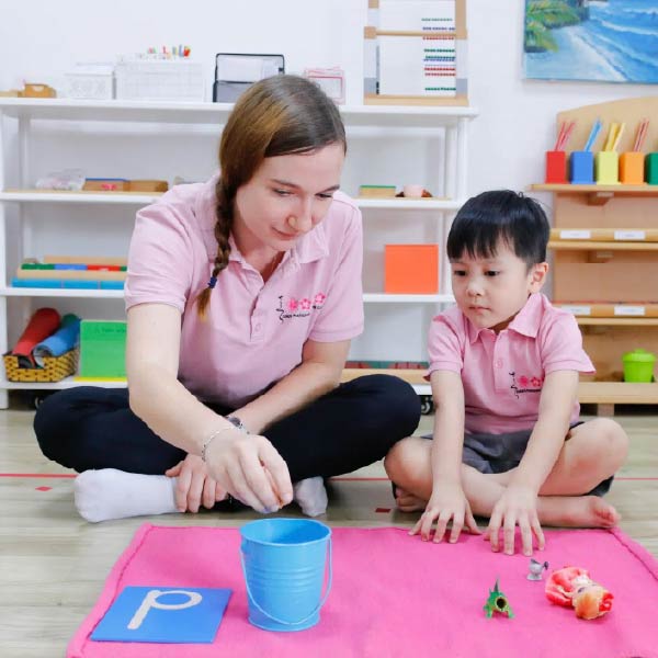 Phương pháp Montessori cho trẻ