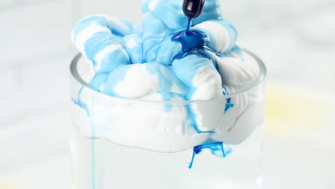 Thêm nước vào đám mây để hoàn thành thí nghiệm STEM này