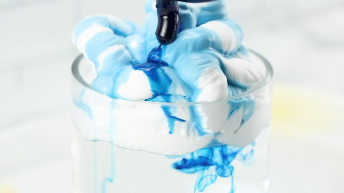 Thêm nước vào đám mây để hoàn thành thí nghiệm STEM này