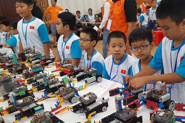 Nghiên cứu máy tính nền tảng khi học STEM Robotics