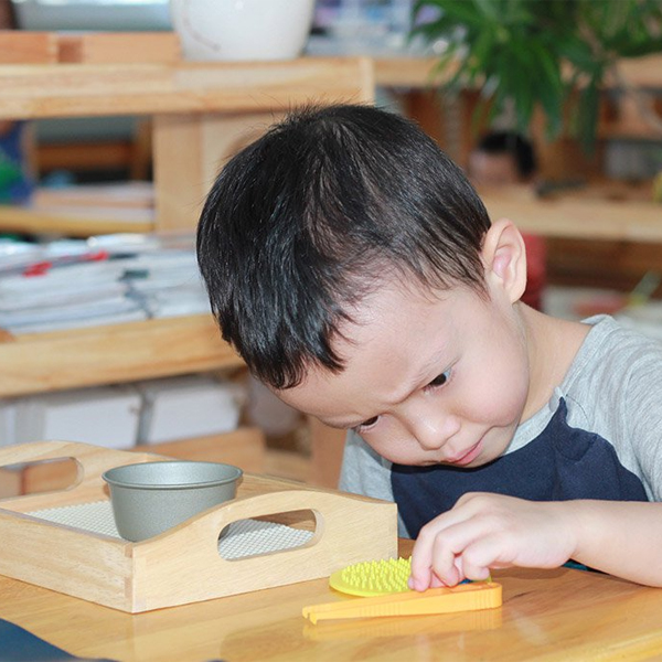 Dạy con thep phương pháp Montessori