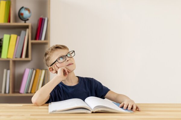 Các nhà triết học nói gì về tư duy phản biện?
