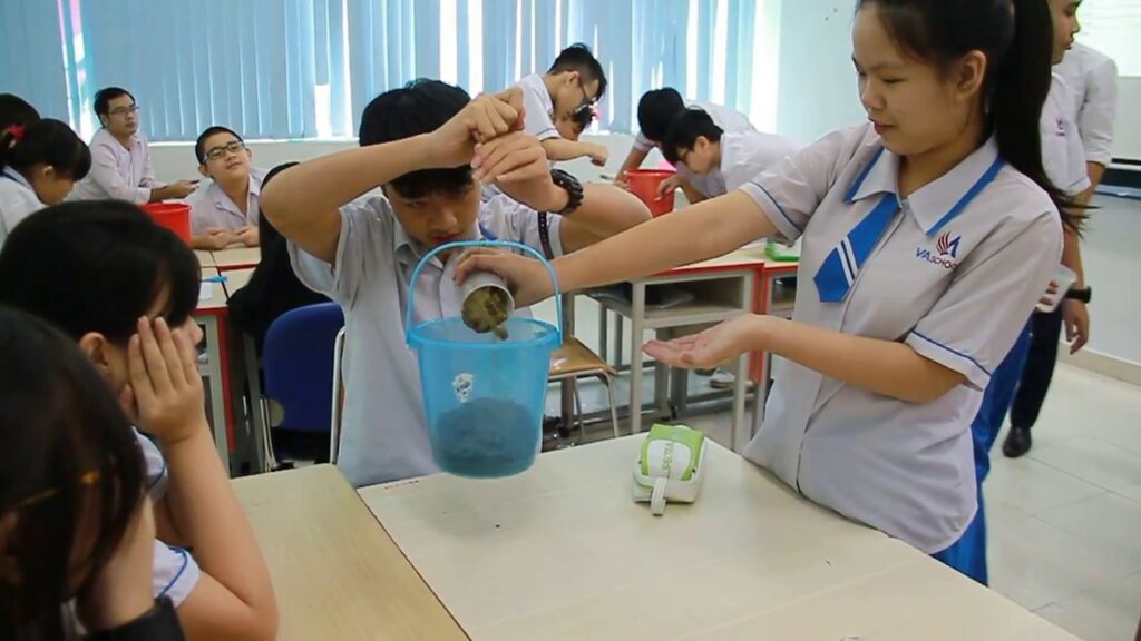 Dạy STEM kết hợp lý thuyết và thực hành