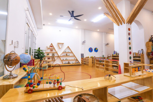 Day con bằng Phương pháp Montessori