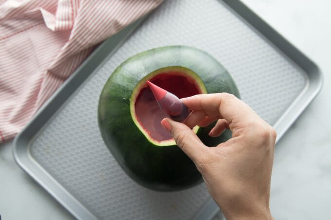 Cách để tạo núi lửa bằng dưa hấu 
