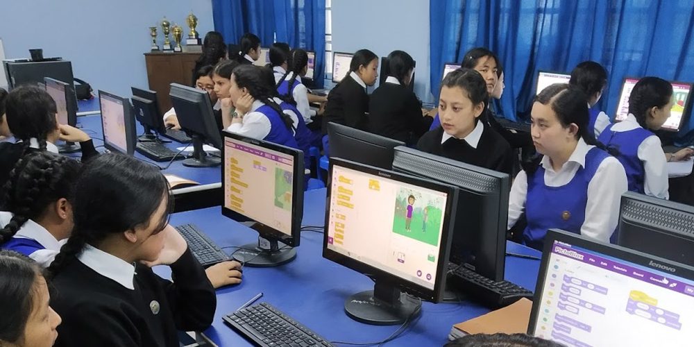 Máy tính có thể truy cập Internet trong phòng LAB