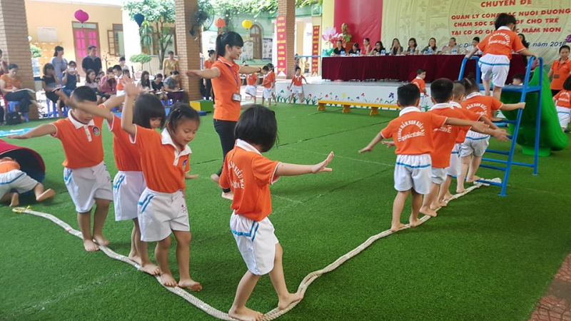 Trò chơi cho trẻ mầm non Ai nhanh hơn