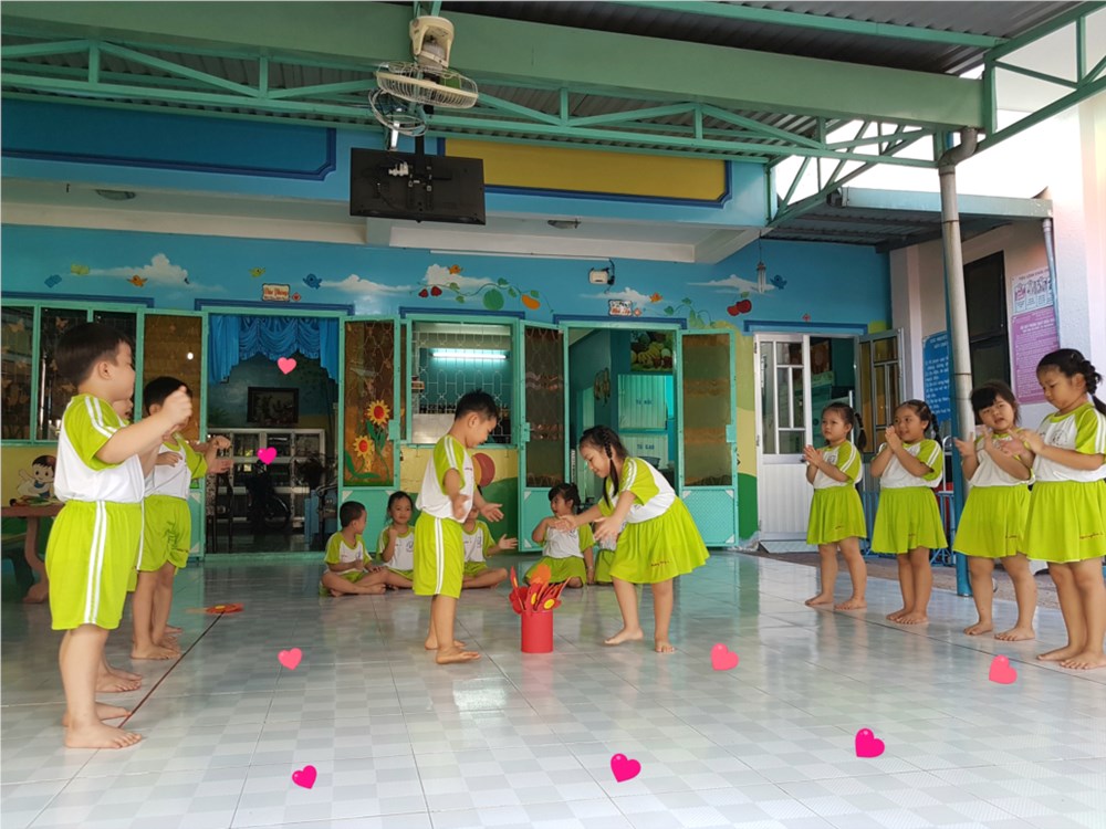 Luật chơi trò ếch dưới ao cho trẻ mầm non