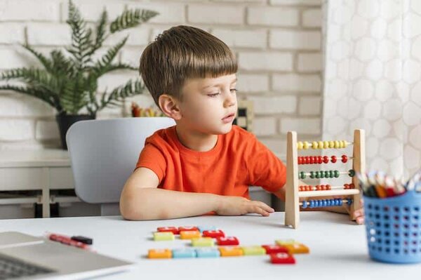 Bạn đã biết cách chọn đồ chơi cho bé trai 7 tuổi chưa?