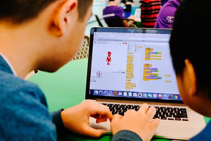 Màn hình giao diện của lập trình Scratch
