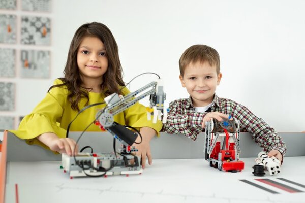 Bạn đã biết cách chọn đồ chơi cho bé trai 12 tuổi chưa?