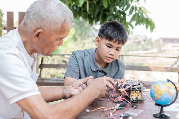 Sự khác biệt giữa STEM và giáo dục truyền thống 