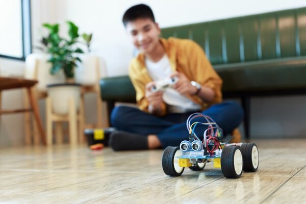 Mẹo chọn đồ chơi cho bé trai 12 tuổi