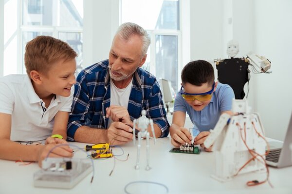 Làm thế nào để tự học STEM Robotics