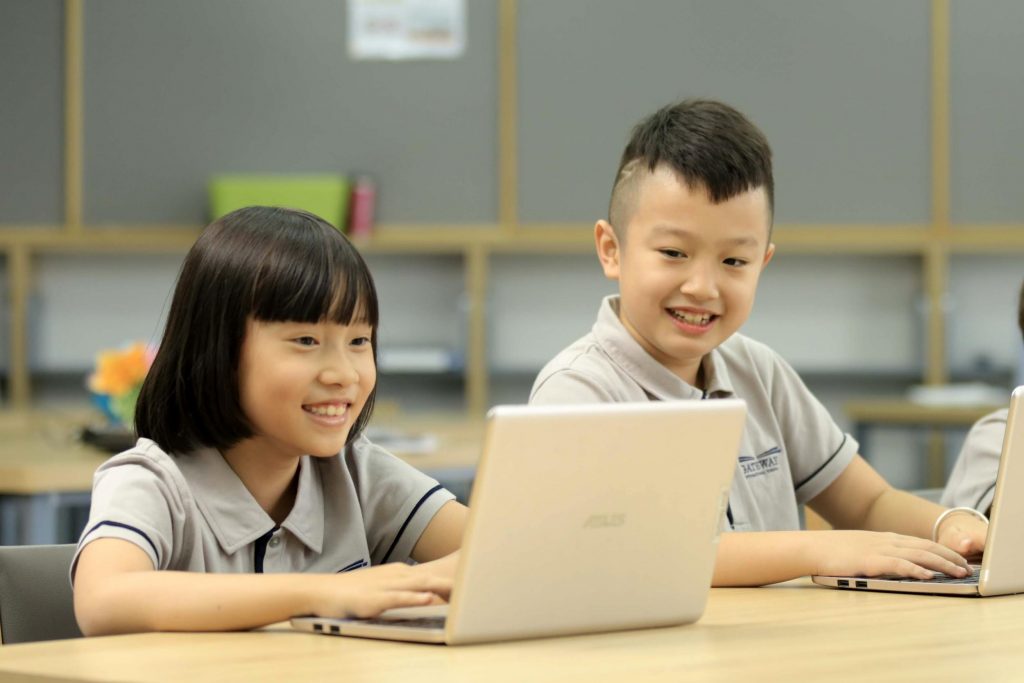 Công nghệ 4.0 trong giáo dục - Việt Nam cần làm gì?
