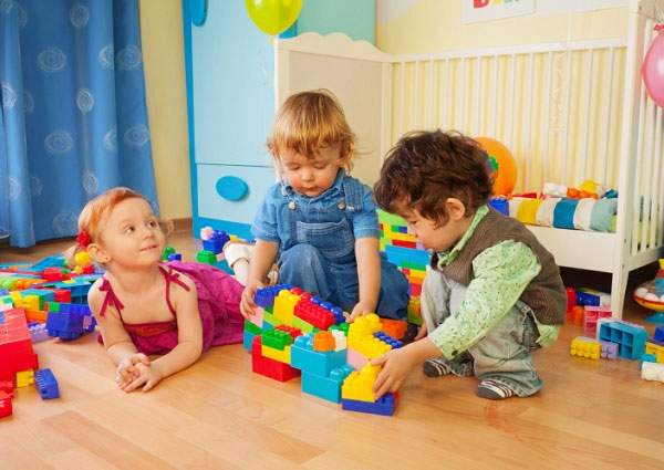 Đồ chơi giáo dục cho bé phụ huynh nên biết