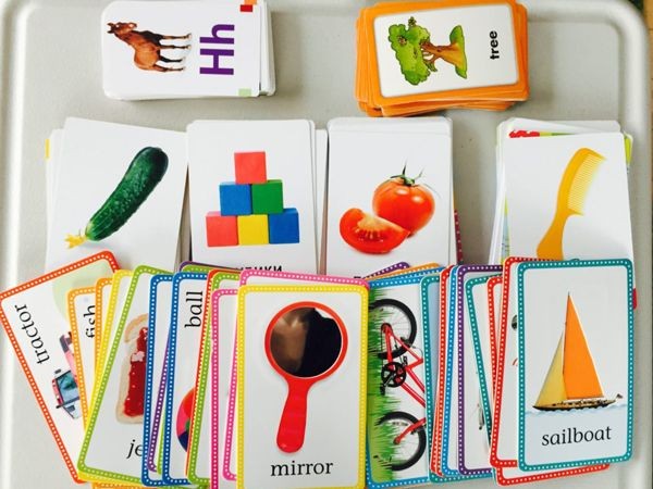 Thẻ flashcard thường xuyên được sử dụng trong phương pháp giáo dục Glenn Doman