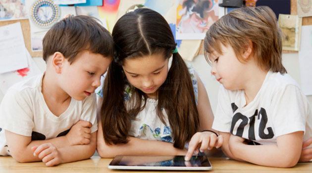 Các bé vui học cùng nhau trên phần mềm Scratch