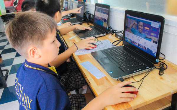 Các bé có thể dễ dàng sử dụng Scratch online qua một vài hướng dẫn 