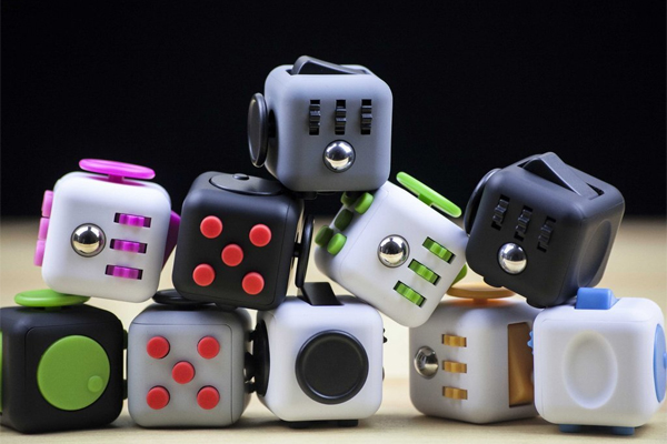 Fidget Cube cùng Yolo:Bit