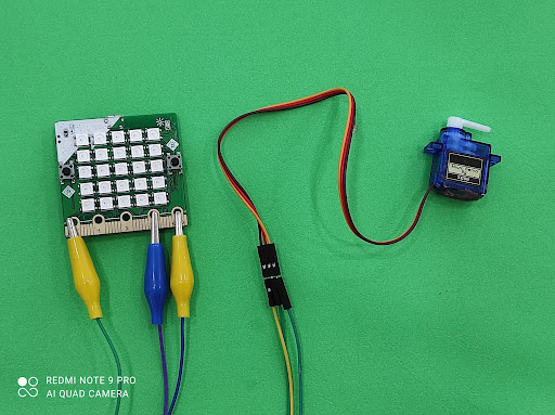 Tạo vòng quay may mắn cùng Yolo:Bit