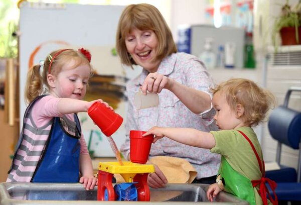 Trò chơi Montessori là cầu nối giúp gắn kết mẹ và bé