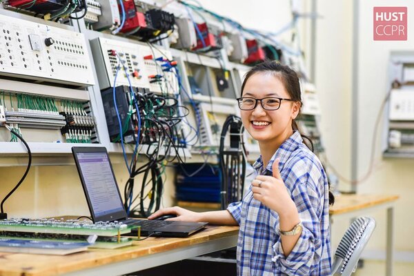 Những đặc điểm cơ bản của lập trình nhúng là gì?
